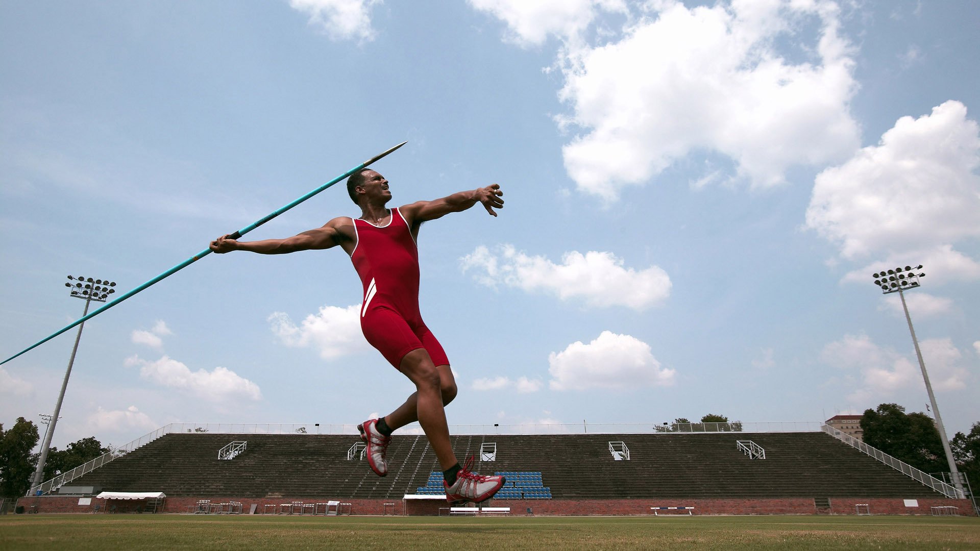 狼队中场内维斯前场追球拼抢，展现出色拼搏态度，内维斯集锦